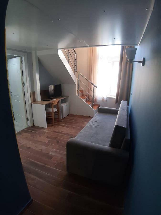 Bistrica Hotel Sarandë エクステリア 写真