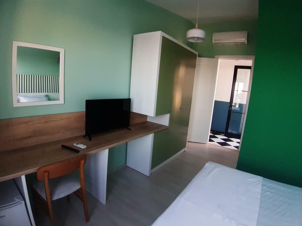 Bistrica Hotel Sarandë エクステリア 写真