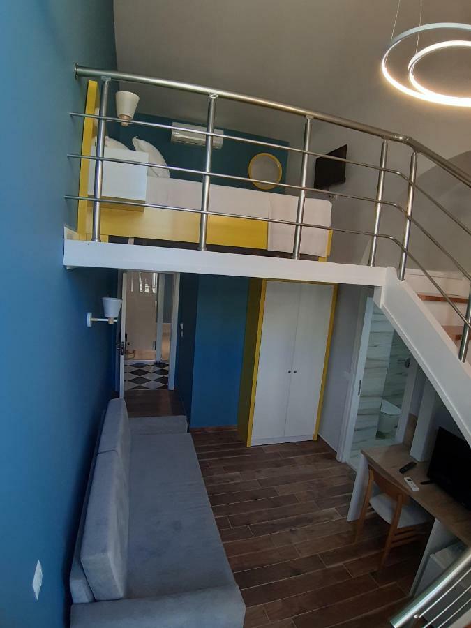 Bistrica Hotel Sarandë エクステリア 写真