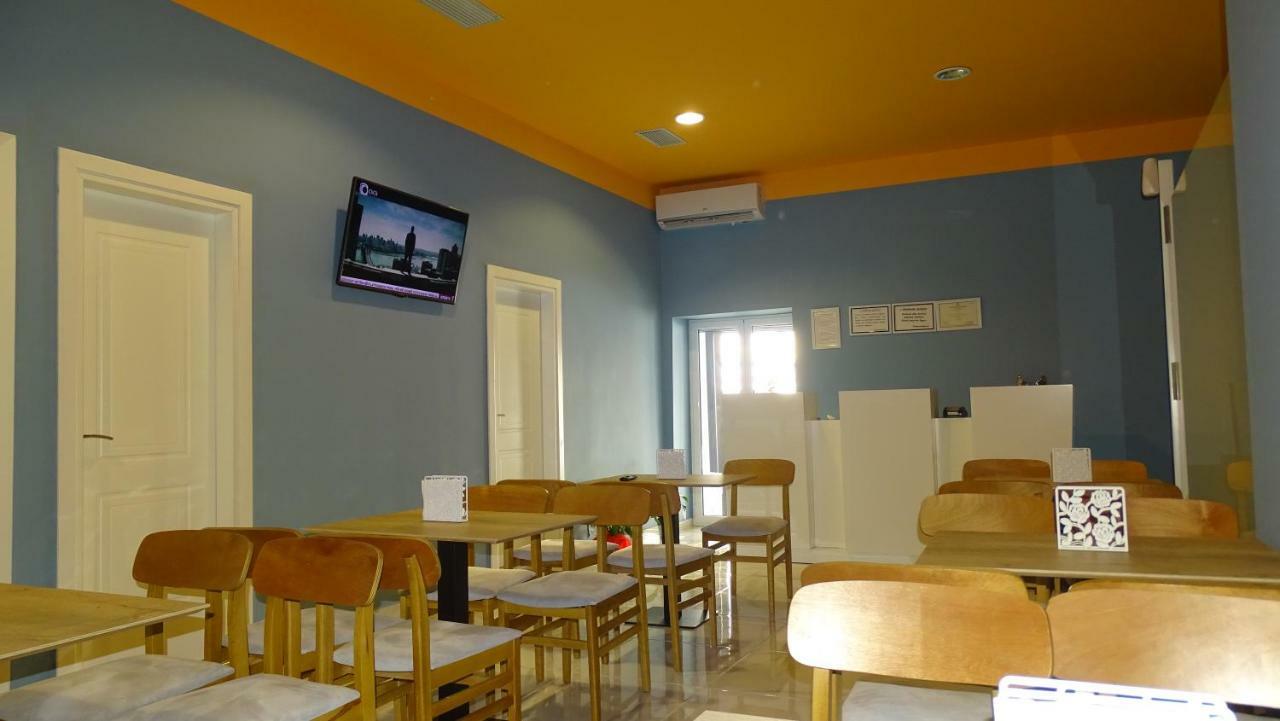 Bistrica Hotel Sarandë エクステリア 写真