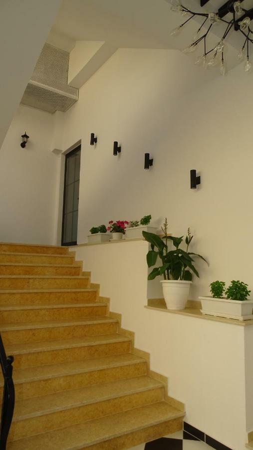 Bistrica Hotel Sarandë エクステリア 写真