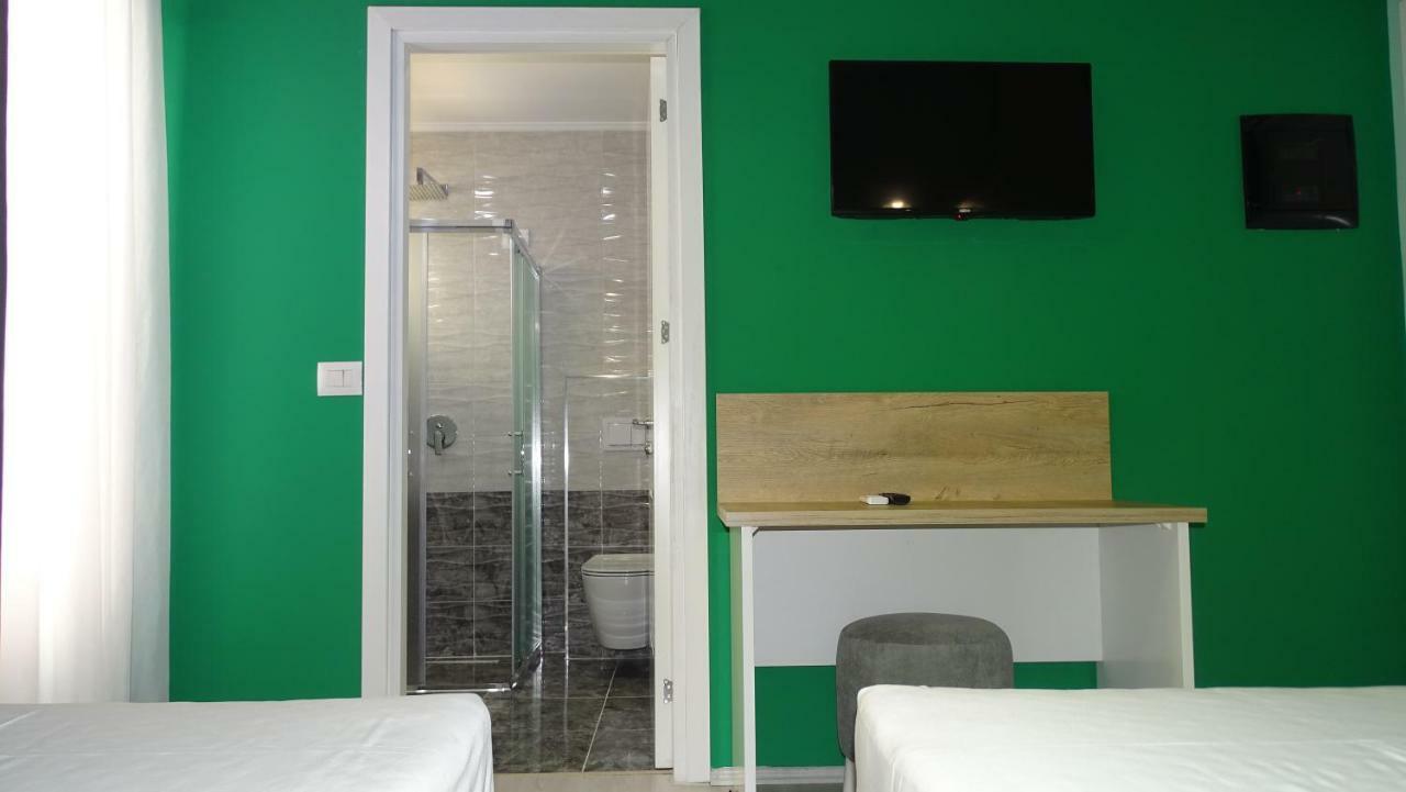 Bistrica Hotel Sarandë エクステリア 写真