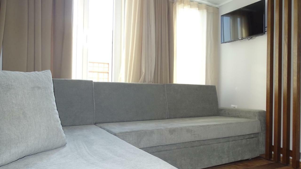 Bistrica Hotel Sarandë エクステリア 写真