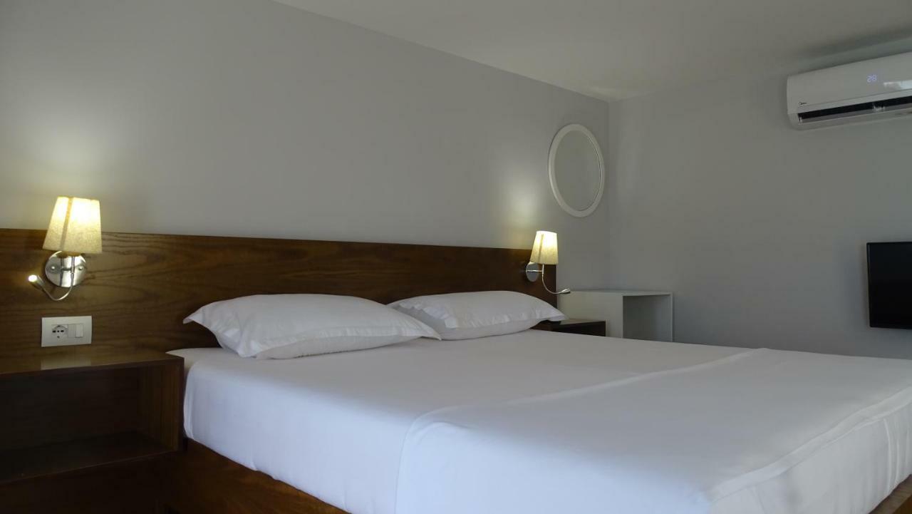 Bistrica Hotel Sarandë エクステリア 写真