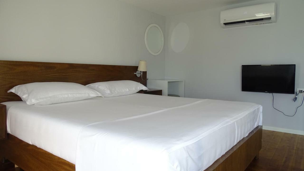 Bistrica Hotel Sarandë エクステリア 写真
