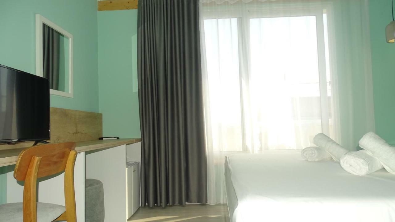 Bistrica Hotel Sarandë エクステリア 写真