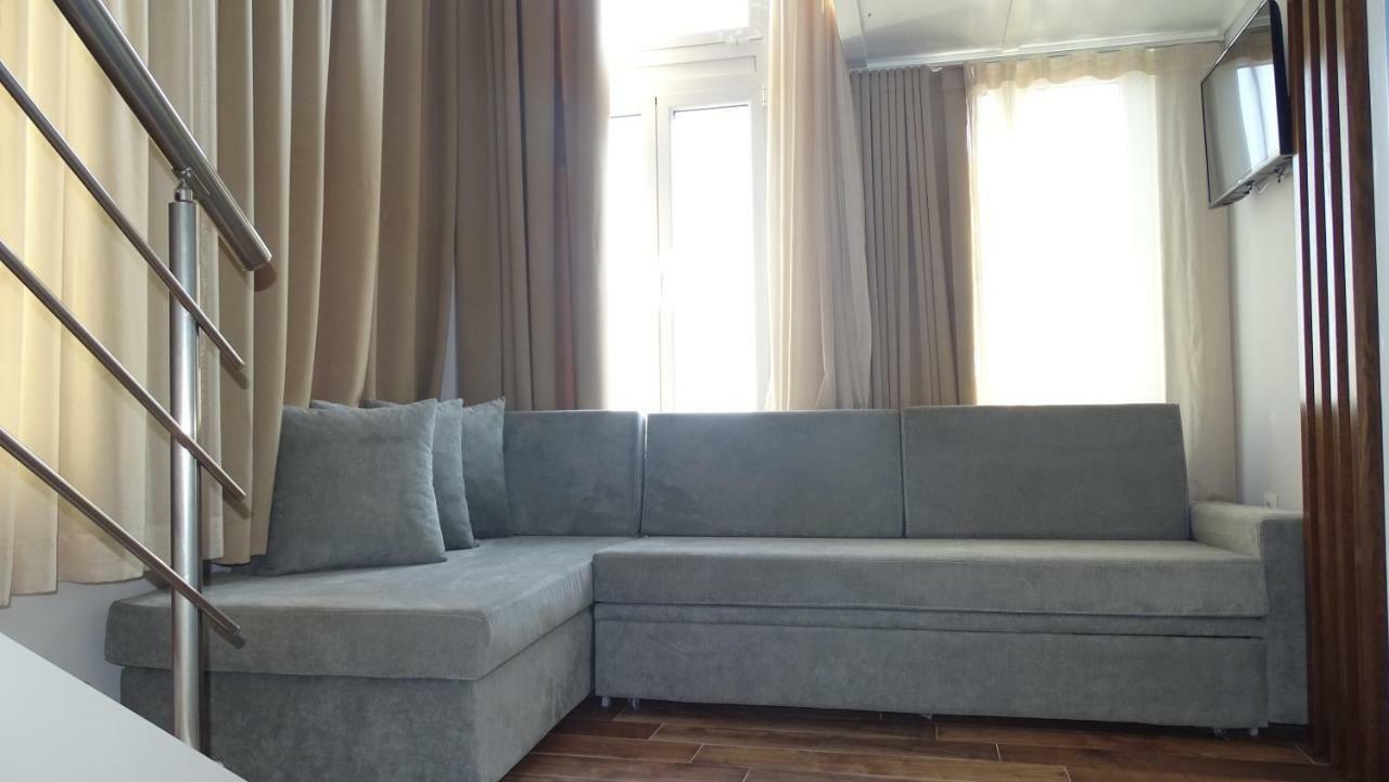 Bistrica Hotel Sarandë エクステリア 写真