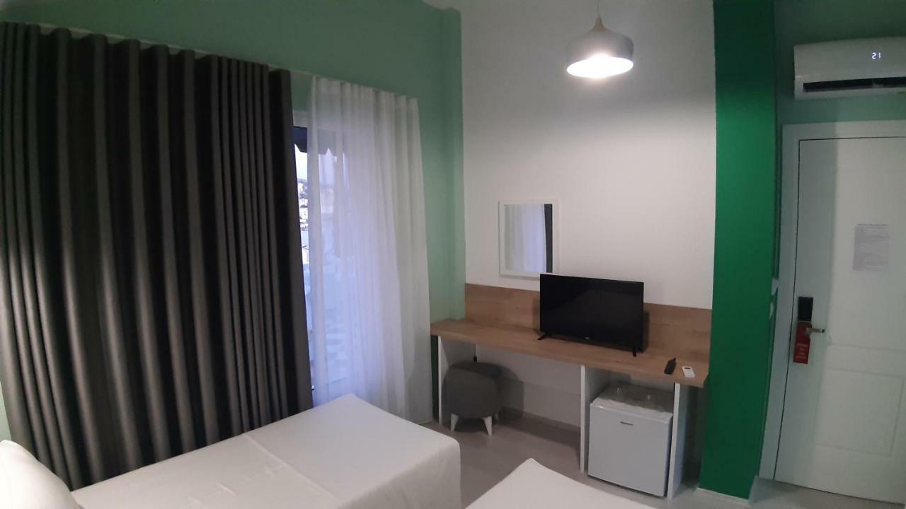 Bistrica Hotel Sarandë エクステリア 写真