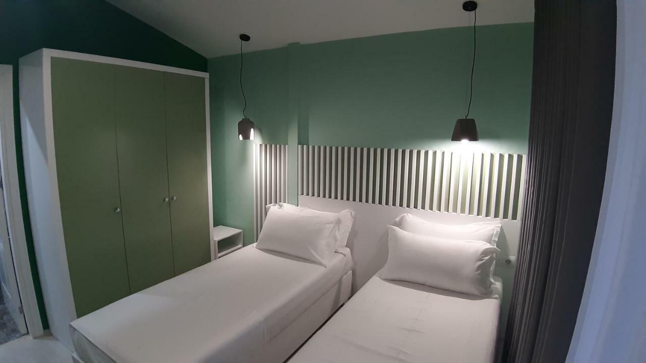 Bistrica Hotel Sarandë エクステリア 写真